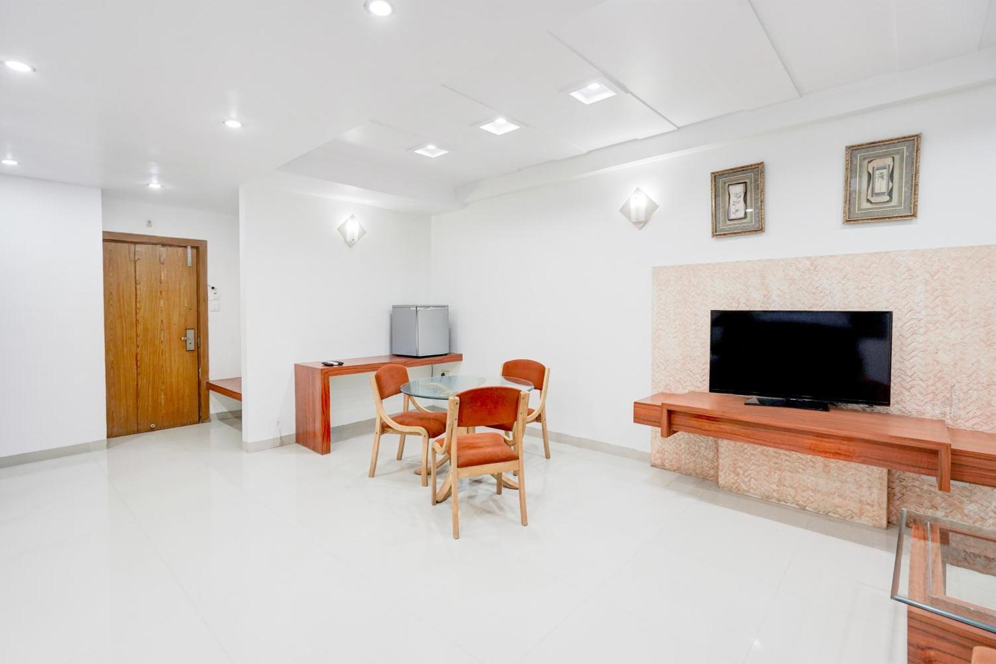 Super Townhouse Mg Road Porbandar Formerly Hotel Harmony Exteriör bild