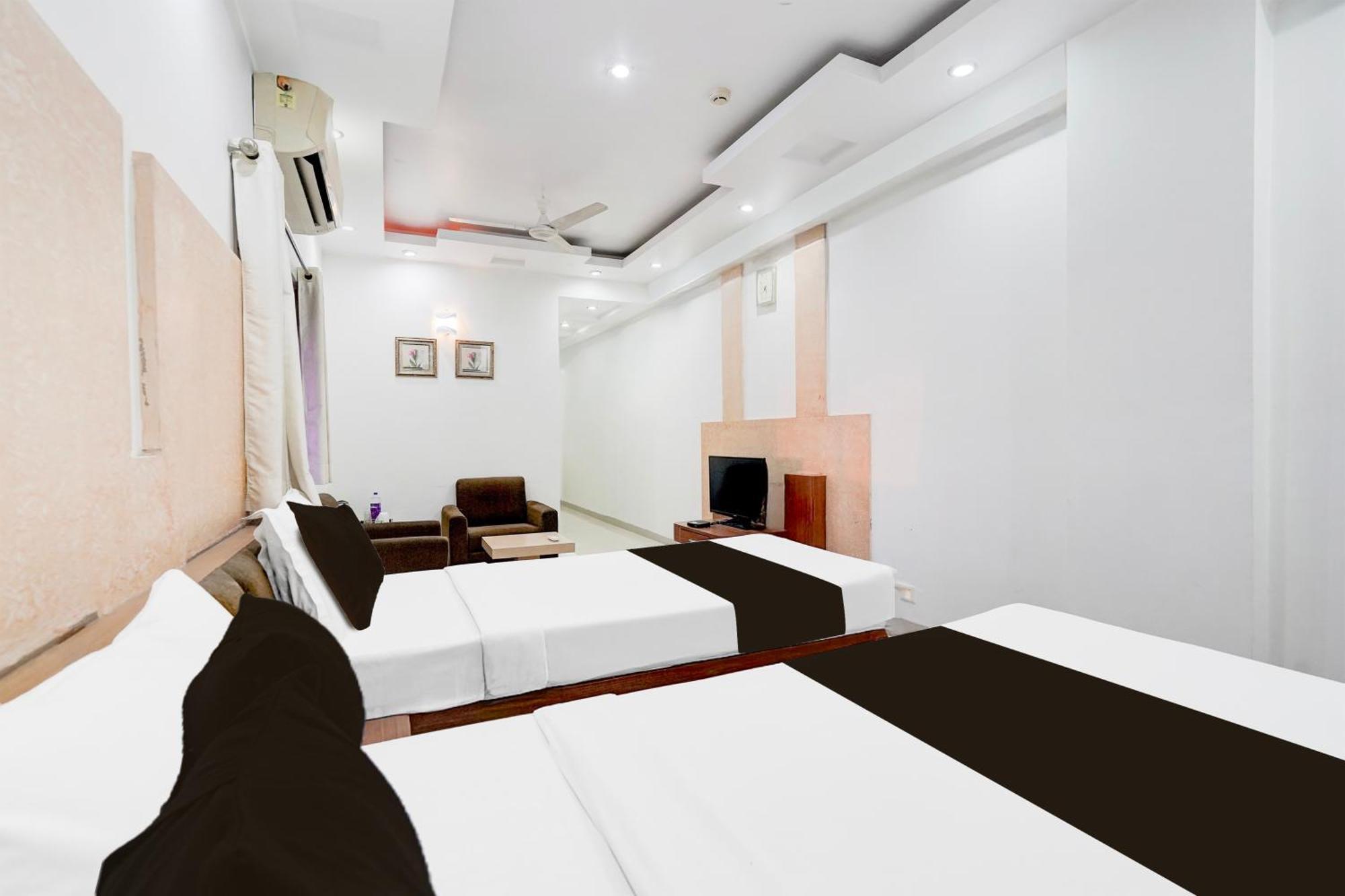 Super Townhouse Mg Road Porbandar Formerly Hotel Harmony Exteriör bild
