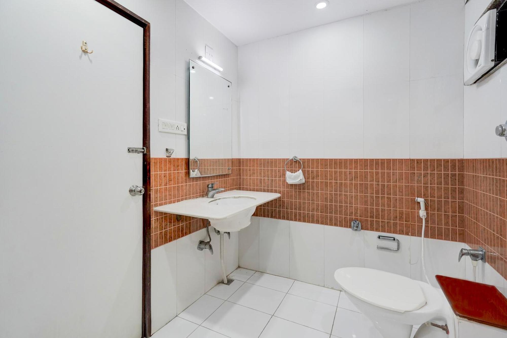 Super Townhouse Mg Road Porbandar Formerly Hotel Harmony Exteriör bild