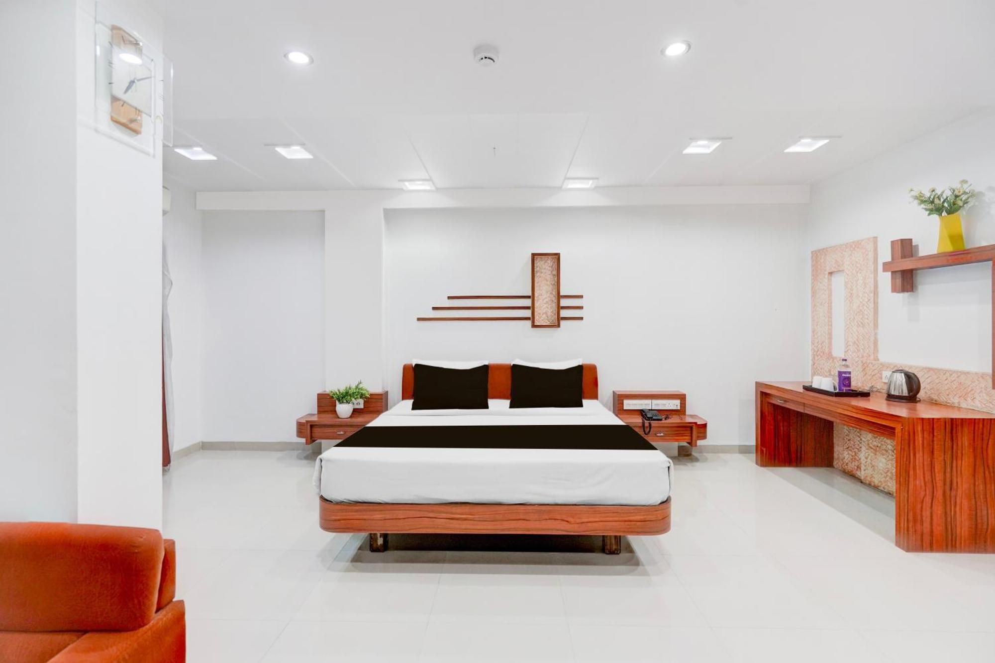 Super Townhouse Mg Road Porbandar Formerly Hotel Harmony Exteriör bild